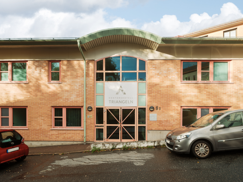 Entrén till kontorshotellet.